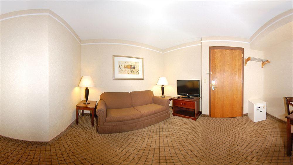 Candlewood Suites Grand Rapids Airport By Ihg Cascade Zewnętrze zdjęcie