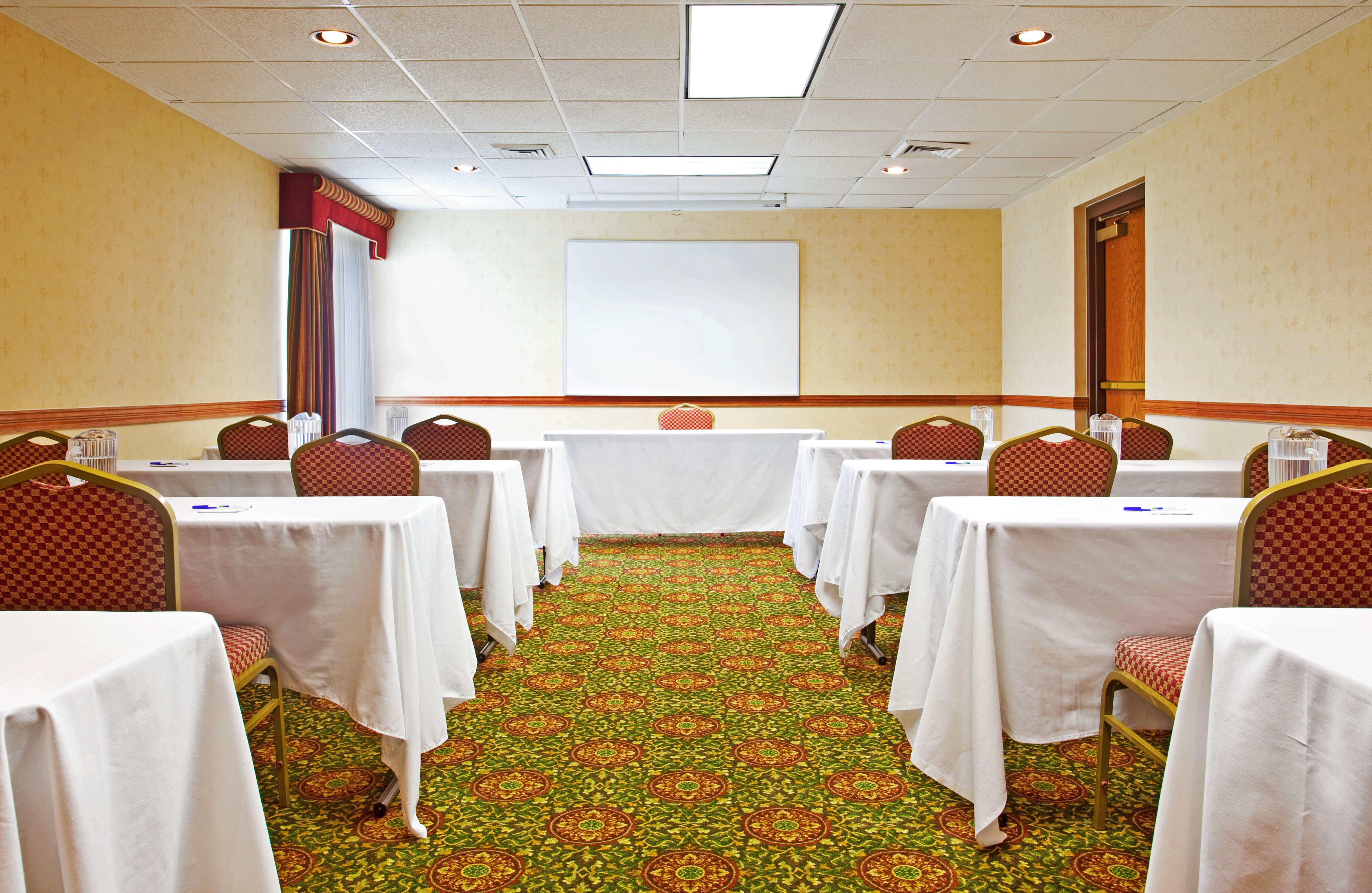 Candlewood Suites Grand Rapids Airport By Ihg Cascade Zewnętrze zdjęcie