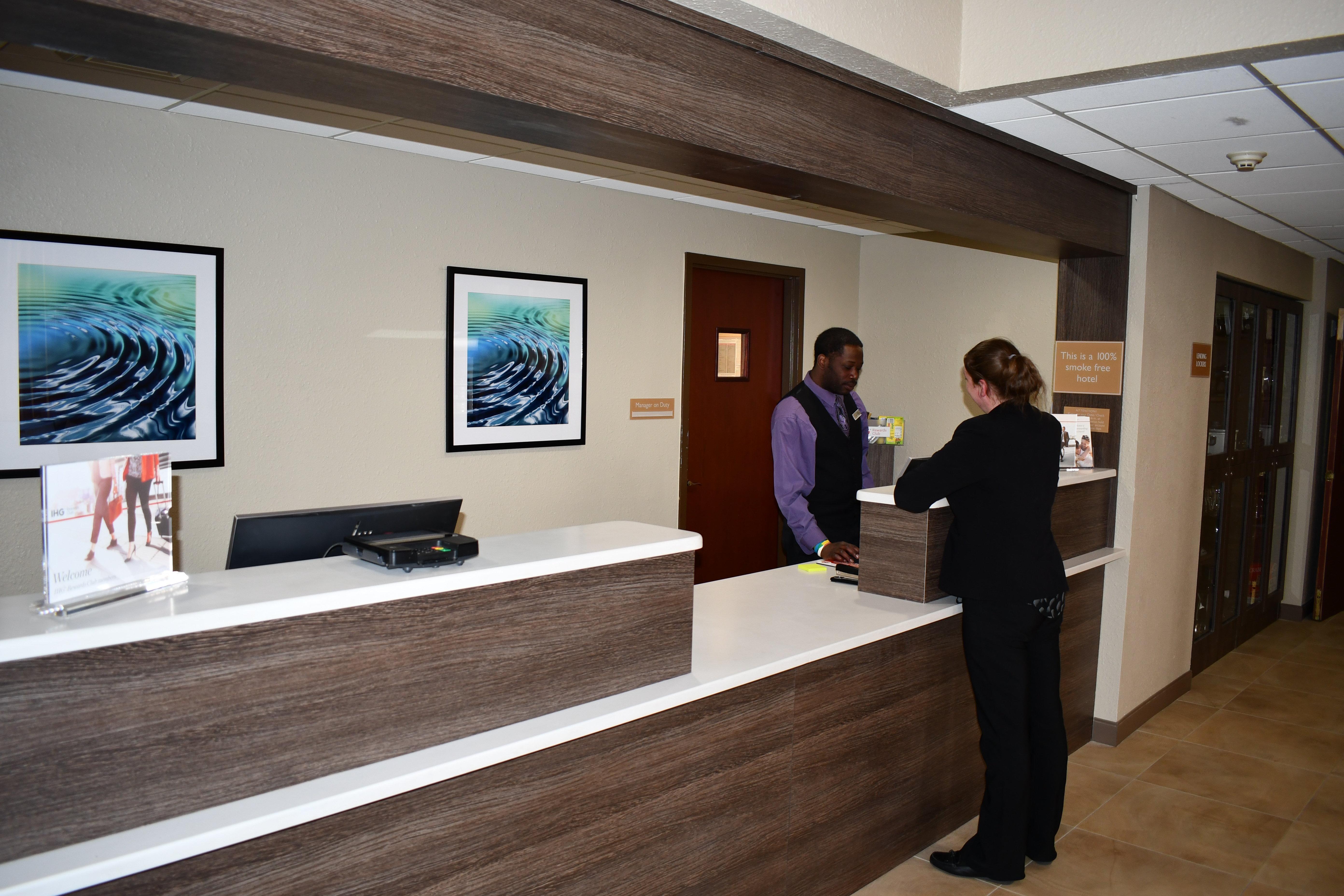 Candlewood Suites Grand Rapids Airport By Ihg Cascade Zewnętrze zdjęcie