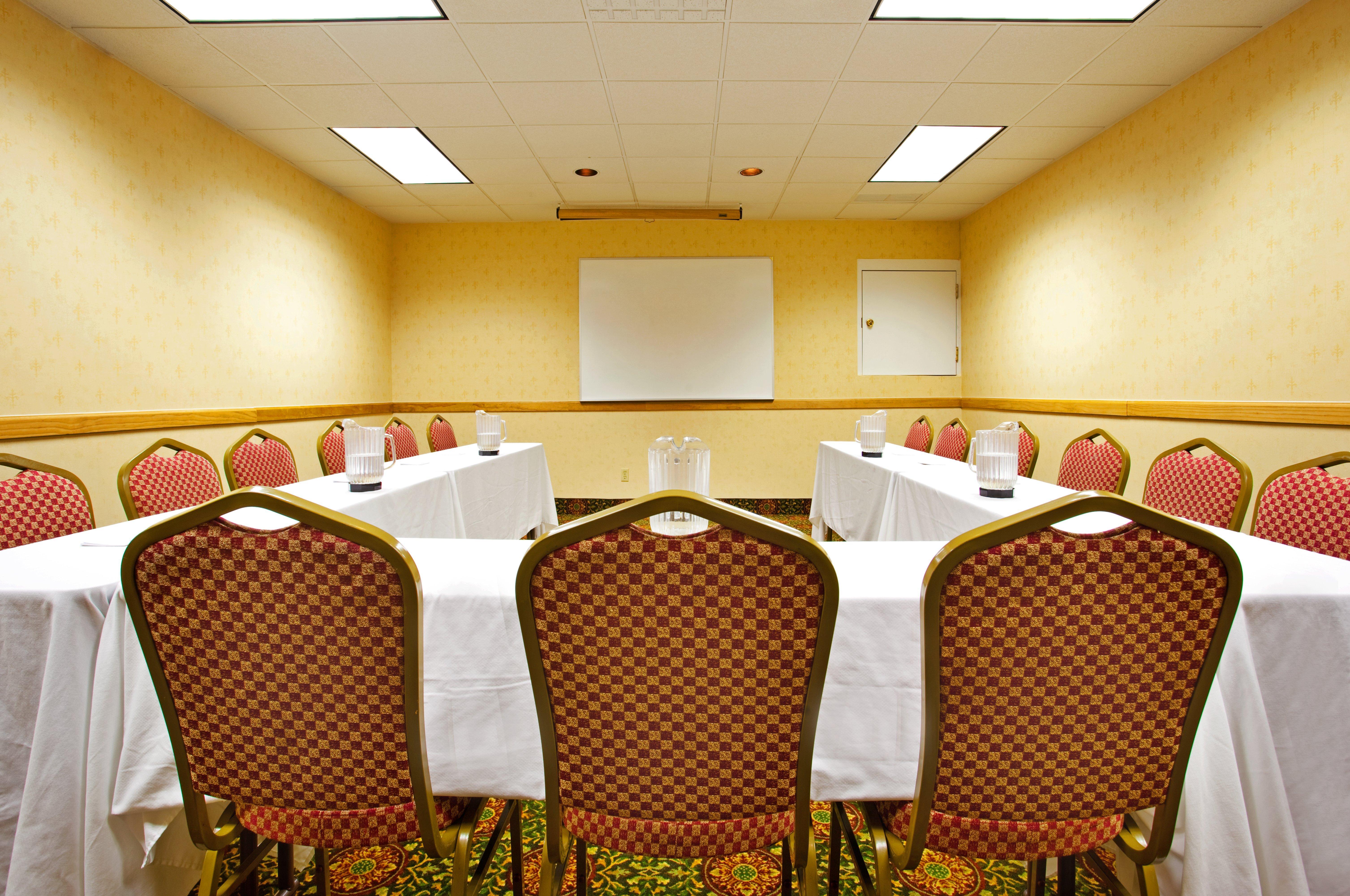 Candlewood Suites Grand Rapids Airport By Ihg Cascade Zewnętrze zdjęcie