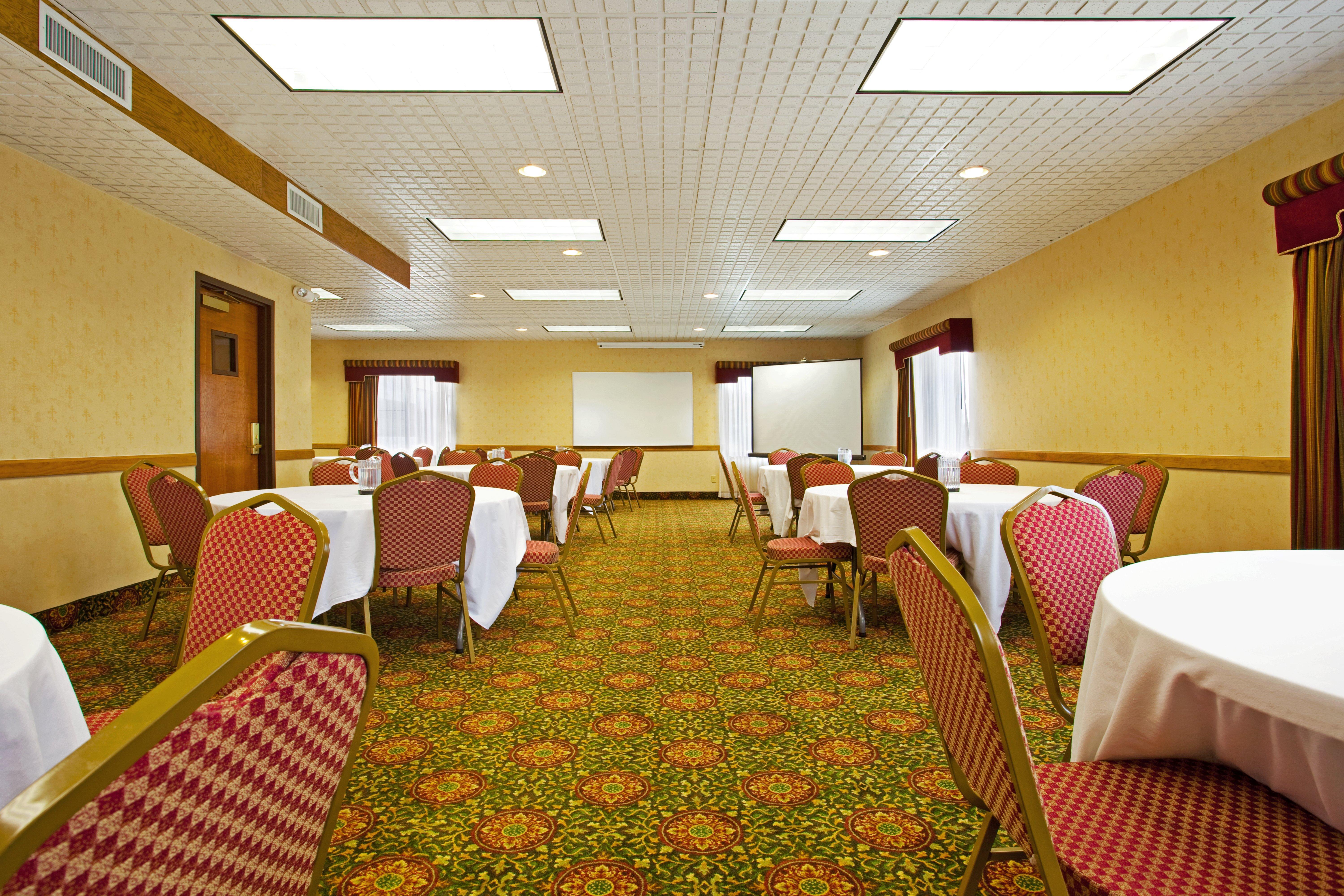Candlewood Suites Grand Rapids Airport By Ihg Cascade Zewnętrze zdjęcie