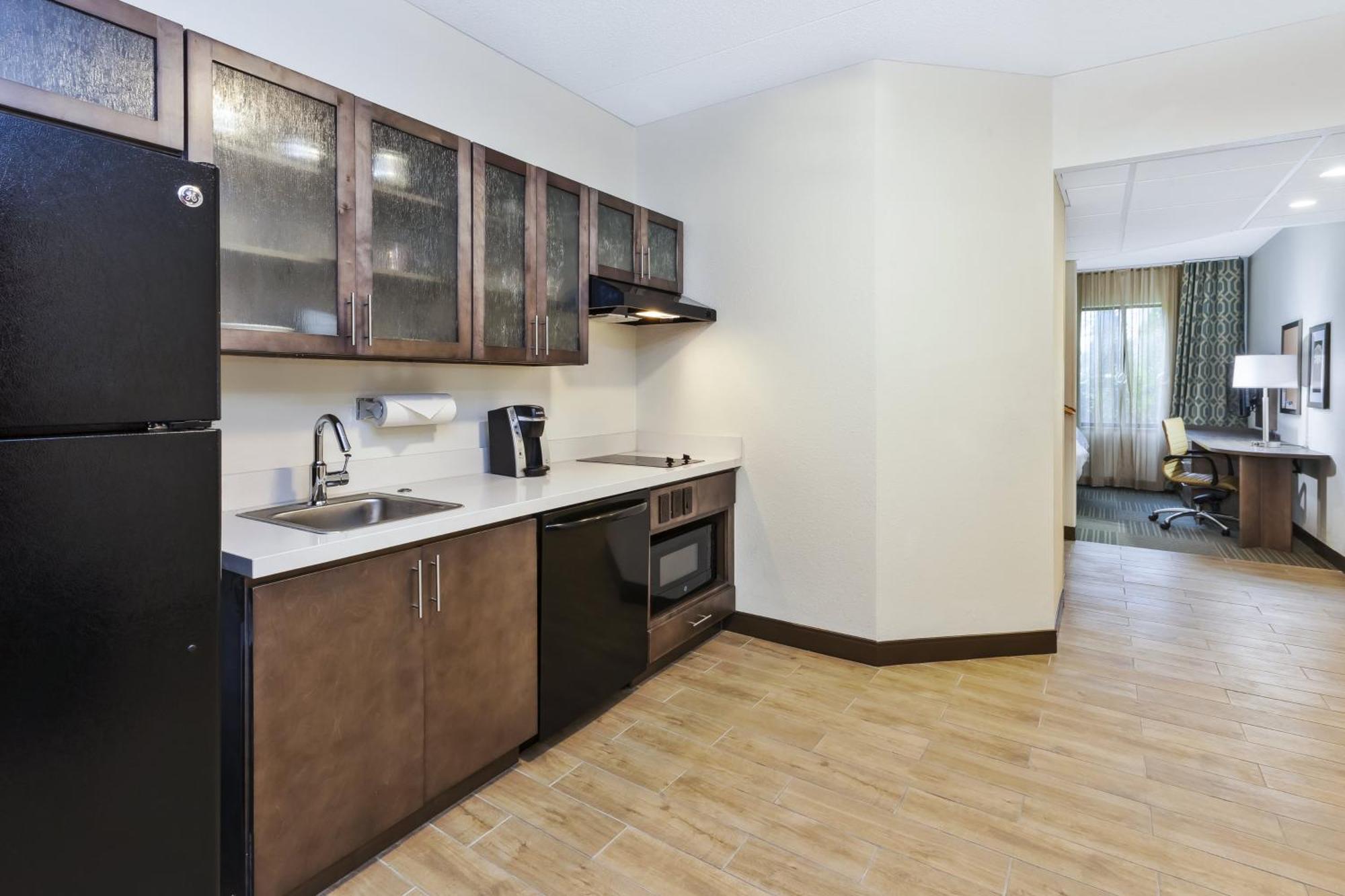 Candlewood Suites Grand Rapids Airport By Ihg Cascade Zewnętrze zdjęcie