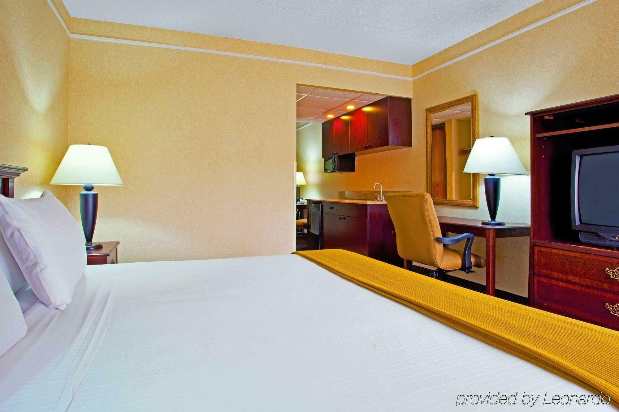 Candlewood Suites Grand Rapids Airport By Ihg Cascade Zewnętrze zdjęcie